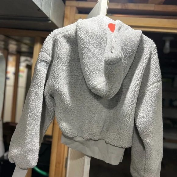 ALO Women's Cozy White Sherpa Quarter Zip NWOT - Picture 3 of 5